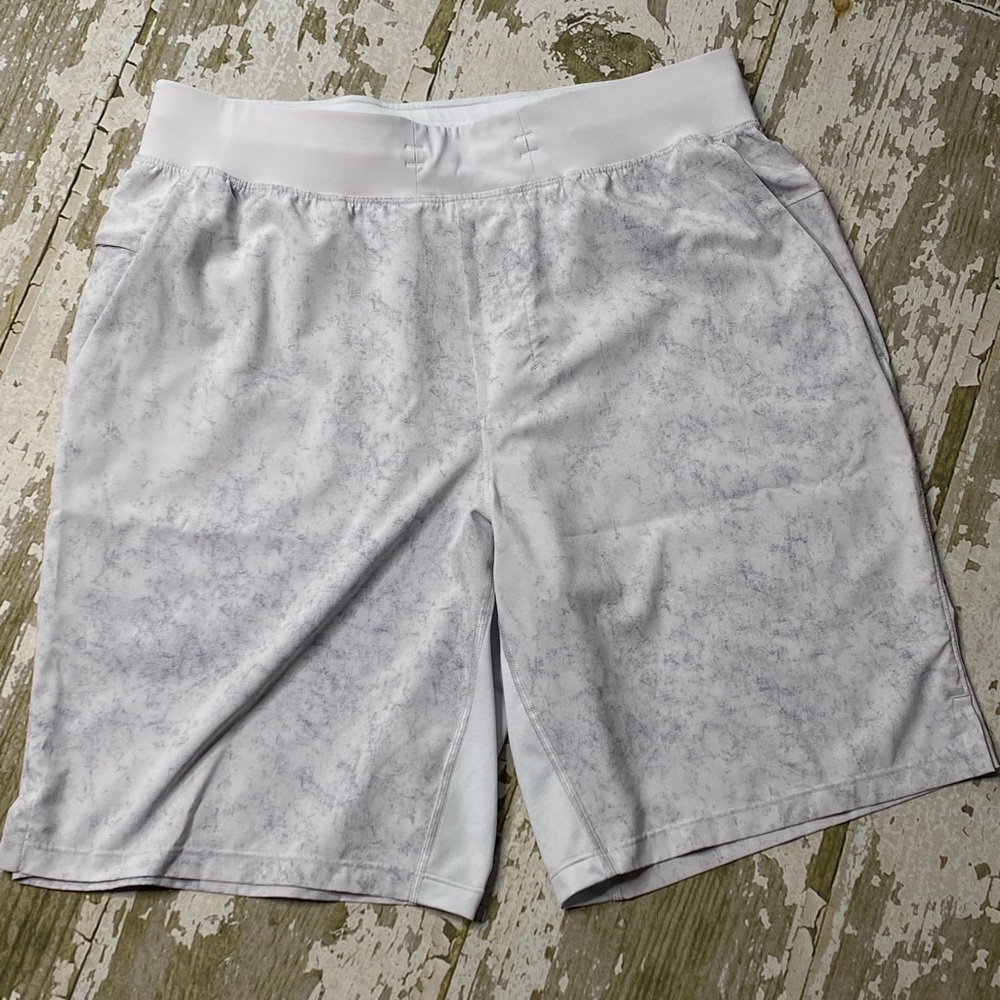 Men’s lululemon Pace Breaker short 9” linerless